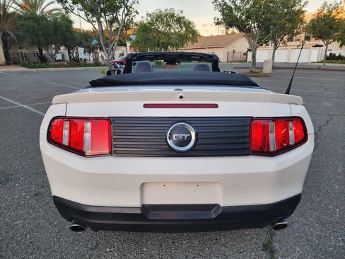 Used 2010 Ford Mustang GT Premium image 6