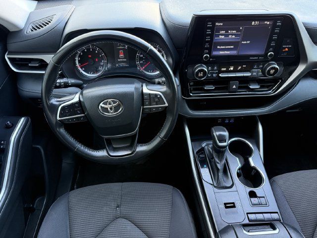 Used 2022 Toyota Highlander LE FWD image 12