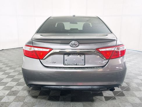 Used 2016 Toyota Camry SE FWD image 4