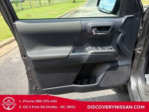 Used 2018 Toyota Tacoma TRD Sport w/ Technology Package AWD/4WD image 10
