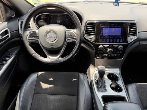 Used 2020 Jeep Grand Cherokee Altitude RWD image 12