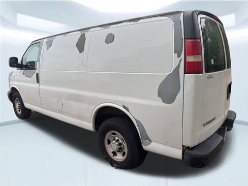 Used 2010 Chevrolet Express 2500 image 10