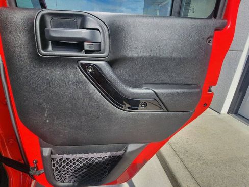 Used 2017 Jeep Wrangler Unlimited Sahara AWD/4WD image 21