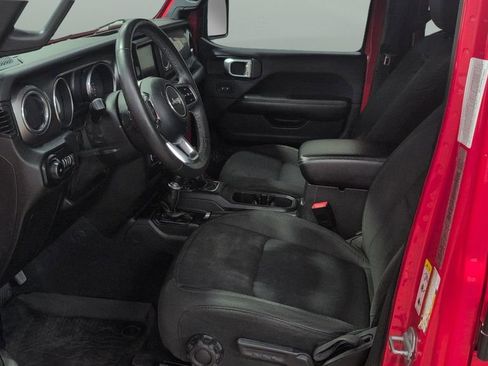 Used 2018 Jeep Wrangler Unlimited Sahara w/ Uconnect 4C Nav & Sound Group AWD/4WD image 8