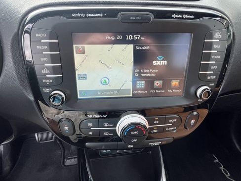 Used 2015 Kia Soul ! w/ Sun & Sound Package FWD image 18
