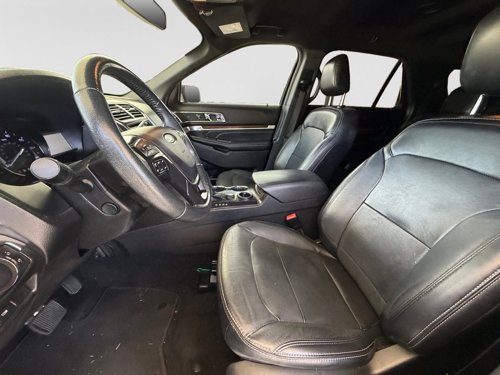 Used 2019 Ford Explorer Limited w/ Class III Trailer Tow Package FWD image 10