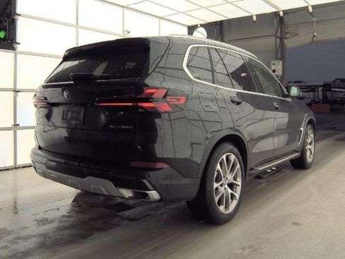 Used 2025 BMW X5 xDrive50e AWD/4WD image 3