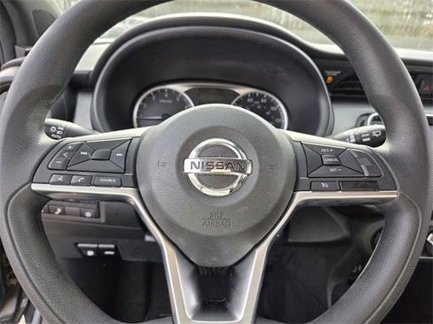 Certified 2020 Nissan Kicks S image 18