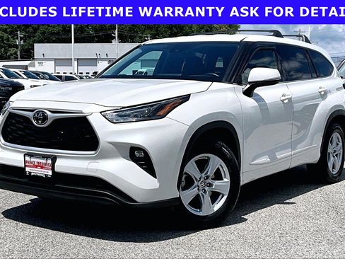 Used 2021 Toyota Highlander LE AWD/4WD image 3