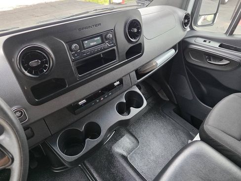 Used 2022 Mercedes-Benz Sprinter 2500 image 16