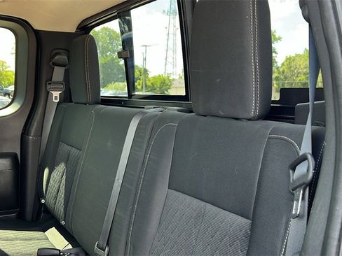 Used 2018 Nissan Titan SV image 27