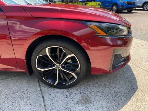 Used 2023 Nissan Altima 2.5 SR w/ SR Premium Package FWD image 25