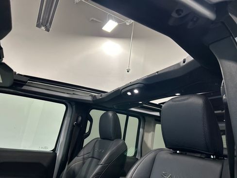 Used 2024 Jeep Wrangler Unlimited Sahara w/ Technology Group image 27