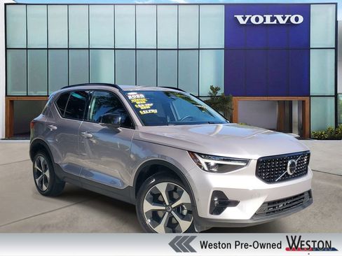 Certified 2026 Volvo XC40 B5 Plus AWD/4WD image 1