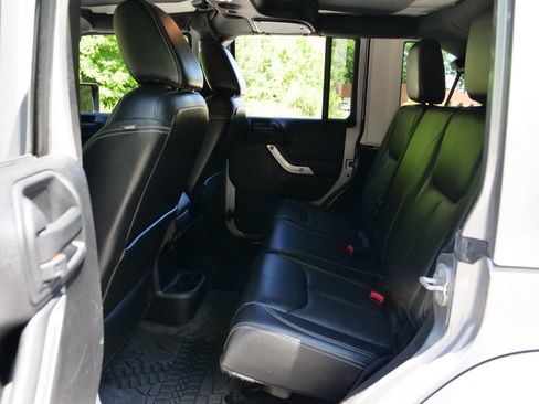 Used 2016 Jeep Wrangler Unlimited Rubicon AWD/4WD image 22