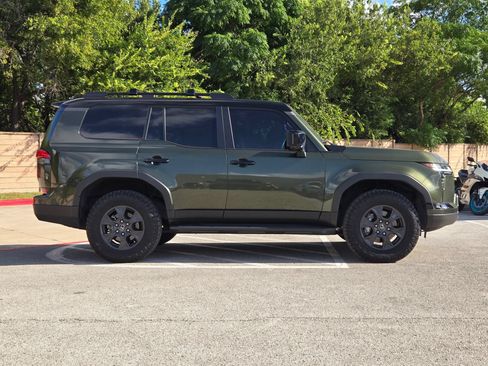 Used 2024 Lexus GX 550 AWD/4WD image 2
