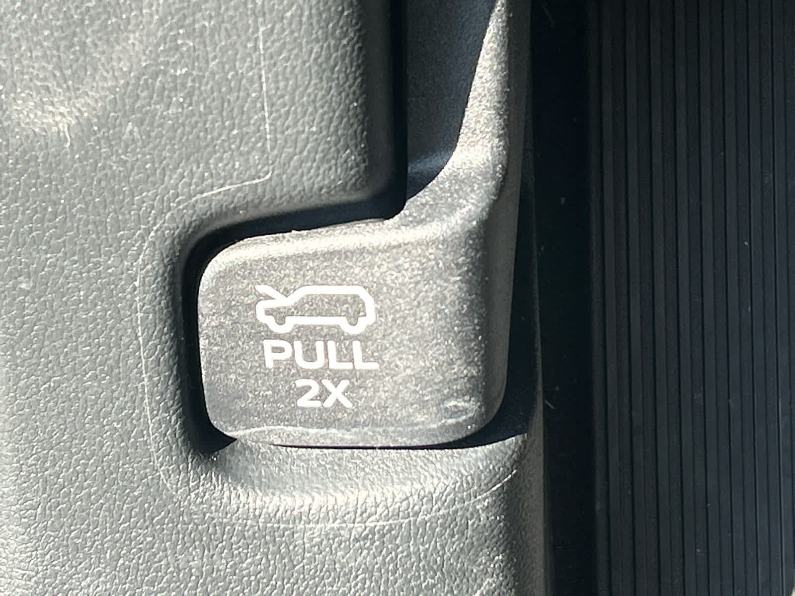 Used 2023 Ford Explorer Limited w/ Equipment Group 301A AWD/4WD image 22