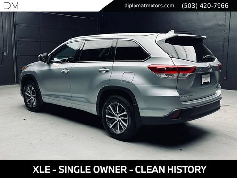 Used 2018 Toyota Highlander XLE AWD/4WD image 5