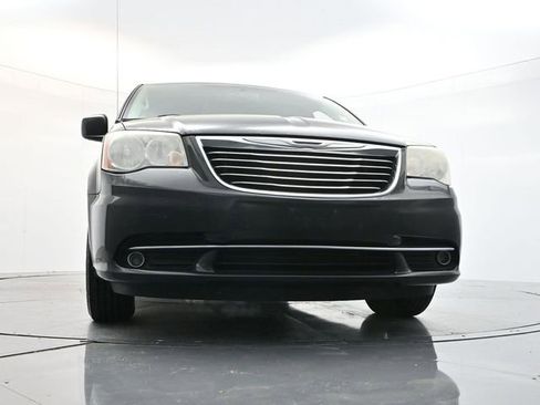 Used 2014 Chrysler Town & Country Touring image 27