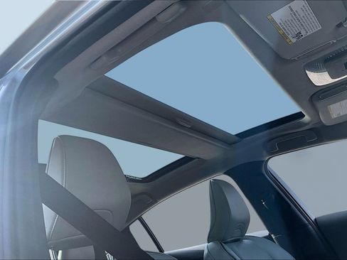 Used 2023 Toyota Prius XLE image 27