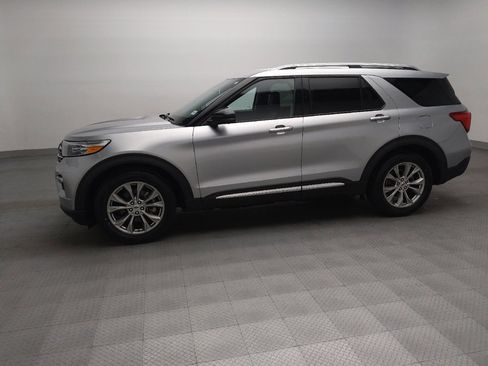 Used 2023 Ford Explorer Limited w/ Equipment Group 301A RWD image 2