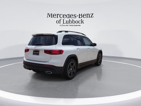 New 2025 Mercedes-Benz GLB 250 image 8
