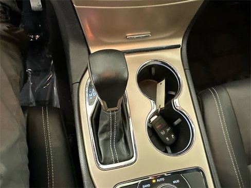 Certified 2017 Jeep Grand Cherokee Limited image 32