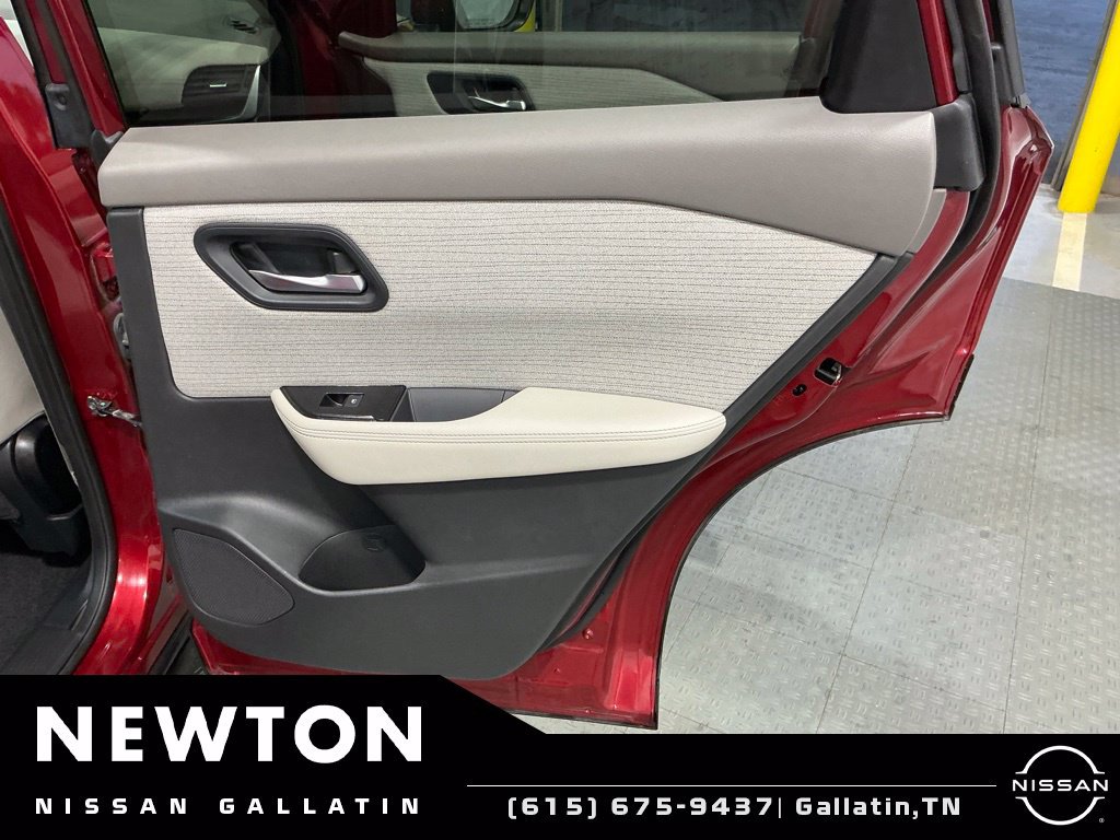 Used 2023 Nissan Rogue SV FWD image 33