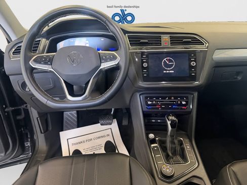 Used 2024 Volkswagen Tiguan SE image 13