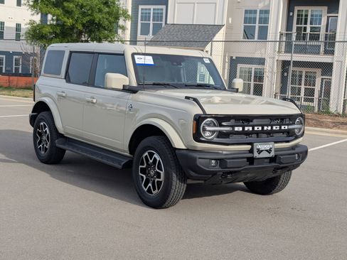 Certified 2025 Ford Bronco Outer Banks AWD/4WD image 2