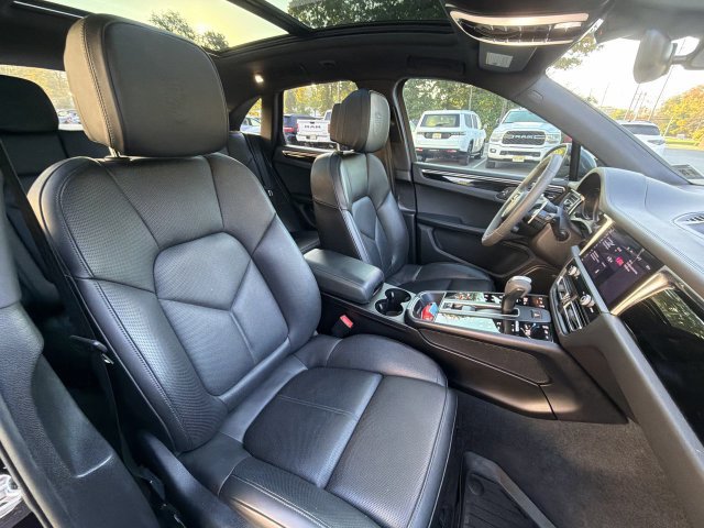 Used 2023 Porsche Macan Turbo AWD/4WD image 25