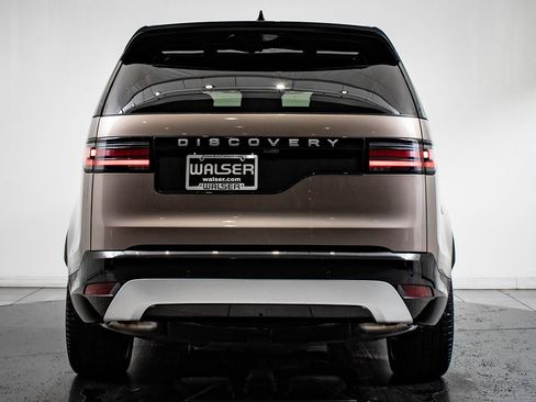 Certified 2024 Land Rover Discovery Metropolitan Edition image 7