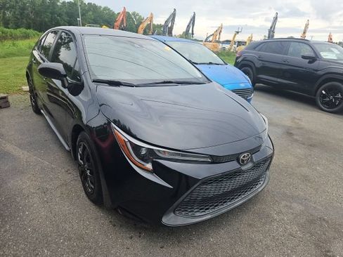 Used 2022 Toyota Corolla LE FWD image 3