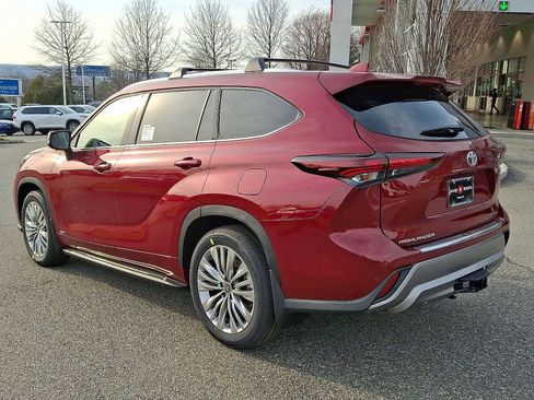 New 2026 Toyota Highlander Platinum image 11