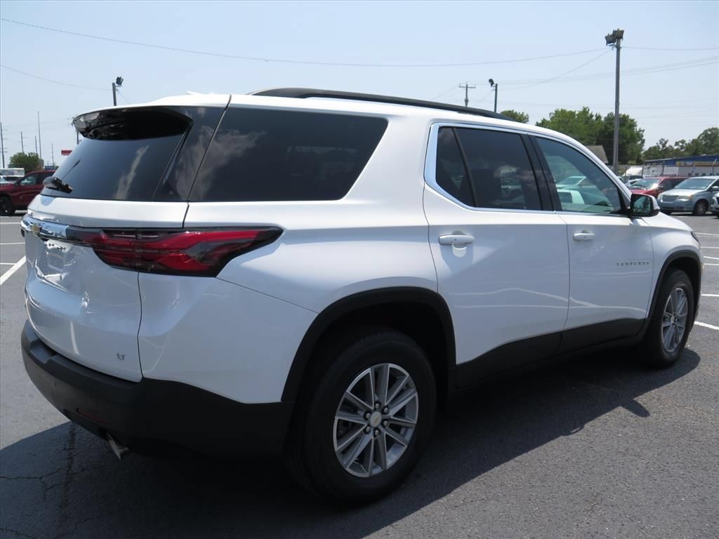 Used 2023 Chevrolet Traverse LT FWD image 3