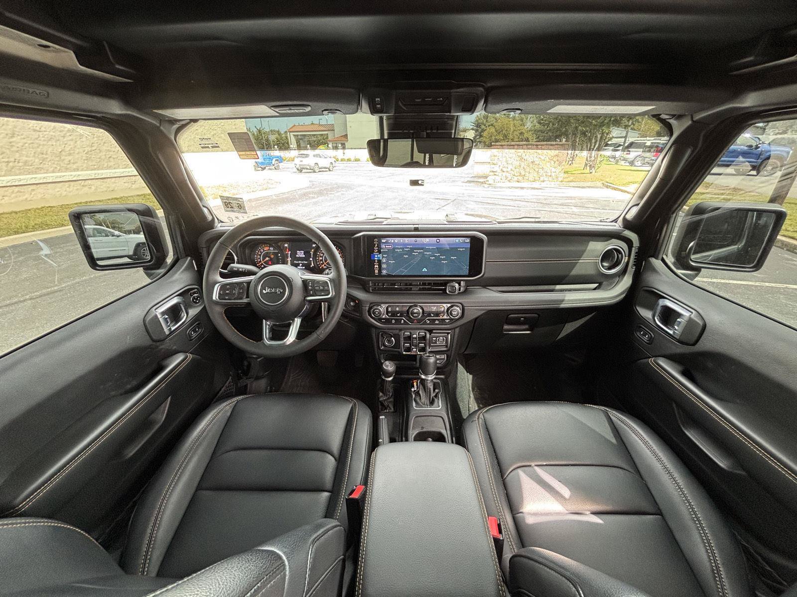 Used 2024 Jeep Wrangler Unlimited Sahara w/ Technology Group AWD/4WD image 21