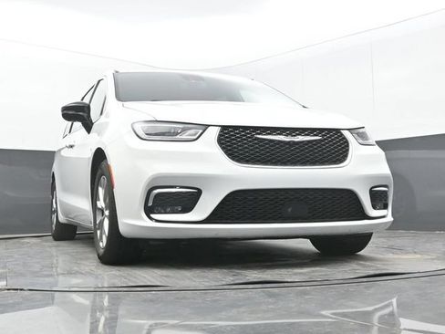 Used 2026 Chrysler Pacifica Limited FWD image 64