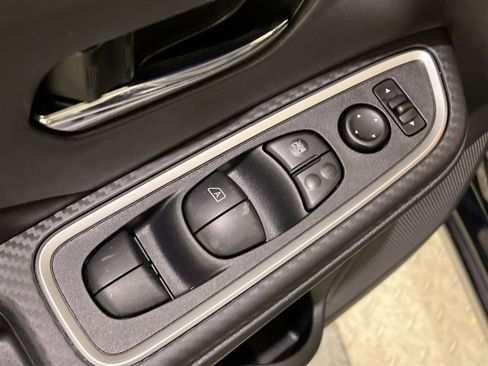 Used 2020 Nissan Versa SR image 29