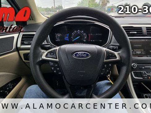 Used 2016 Ford Fusion SE FWD image 35