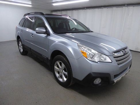 Used 2013 Subaru Outback 2.5i Limited w/ Moonroof Pkg image 1