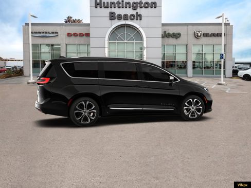 New 2026 Chrysler Pacifica Pinnacle image 15