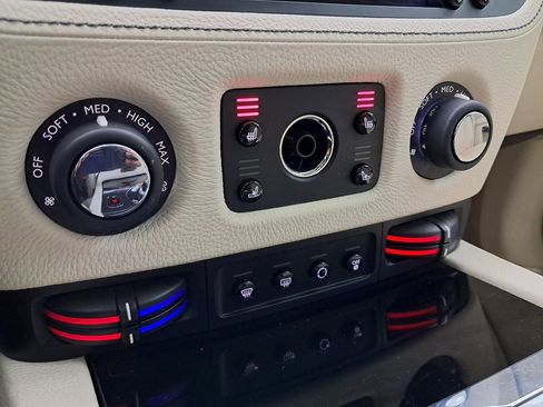 Used 2011 Rolls-Royce Ghost image 28