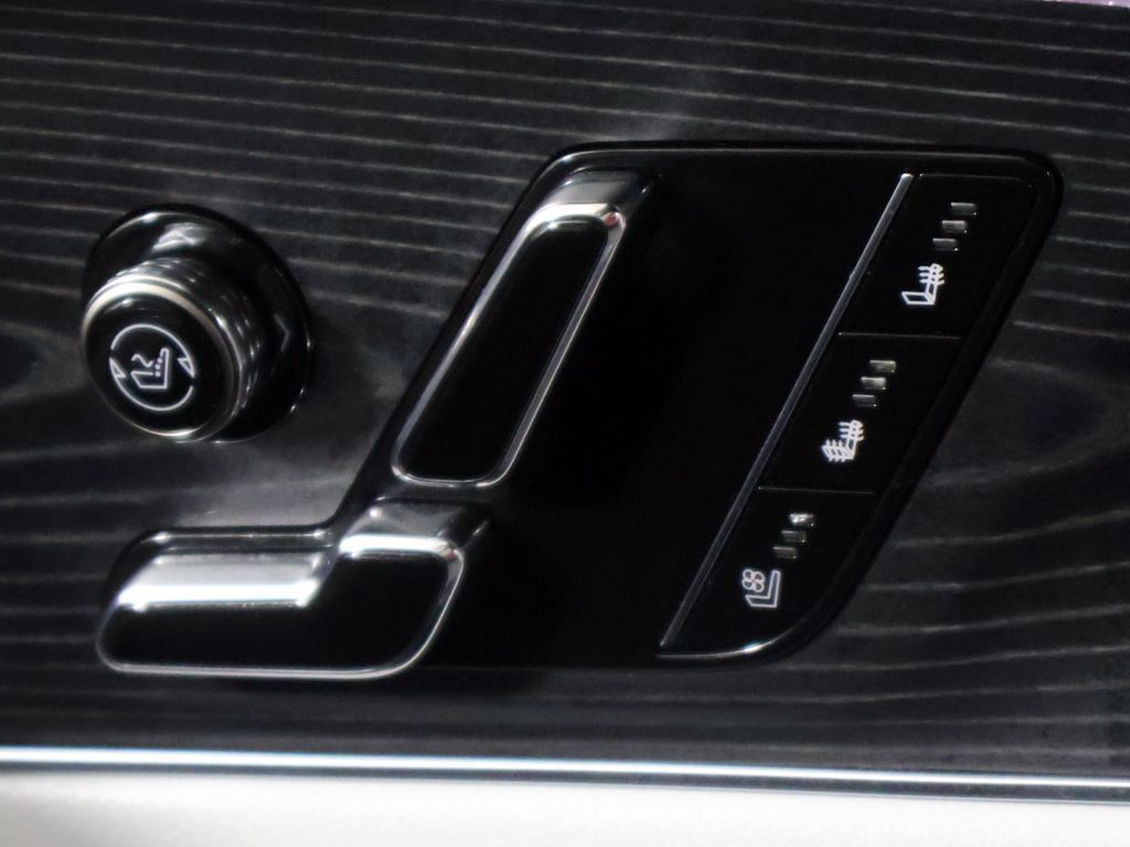 Used 2024 Cadillac Lyriq Sport RWD image 40