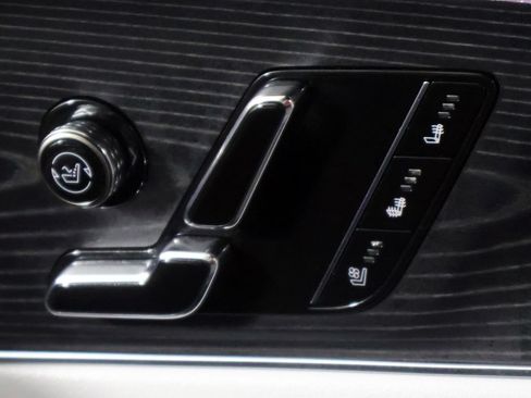 Used 2024 Cadillac Lyriq Sport RWD image 40