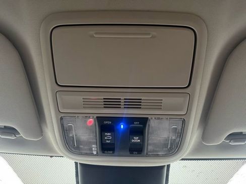 Used 2025 Honda Odyssey Elite image 15