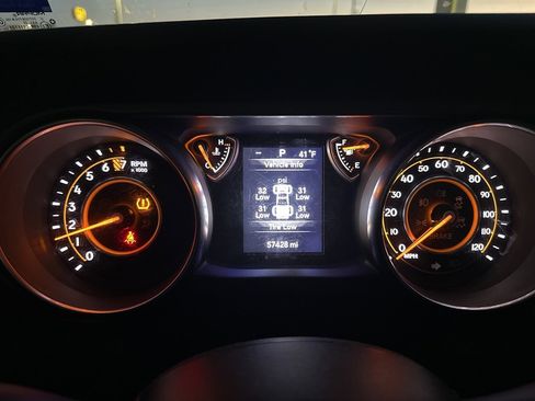 Used 2022 Jeep Gladiator Sport image 3