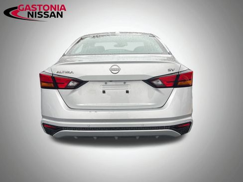 Used 2024 Nissan Altima 2.5 SV image 14