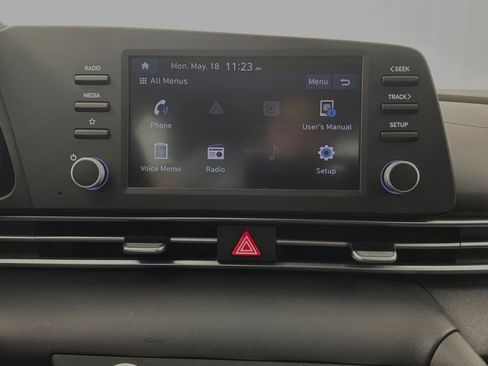 Used 2022 Hyundai Elantra SE FWD image 19
