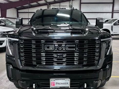 Used 2024 GMC Sierra 2500 Denali Ultimate image 9