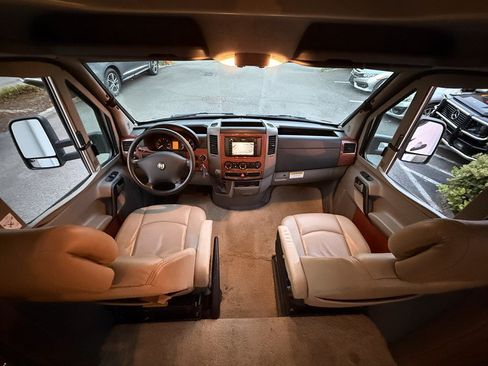 Used 2008 Dodge Sprinter 3500 RWD image 9